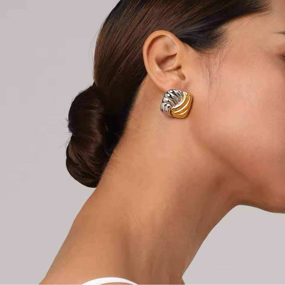 NEW💎Two Tone Square Earrings*Mixed Metal Bicolor Earrings*Chunky Stud Earrings - Picture 4 of 4